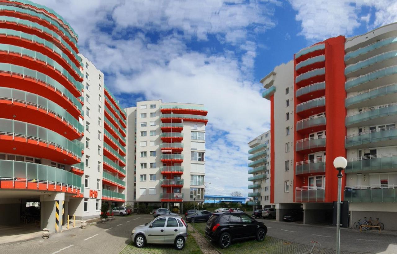 Royal Central Apartament Oradea Exterior foto