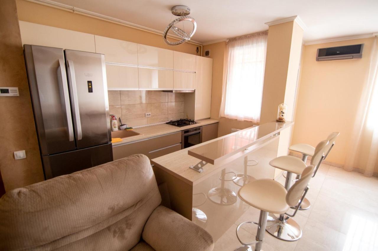 Royal Central Apartament Oradea Exterior foto